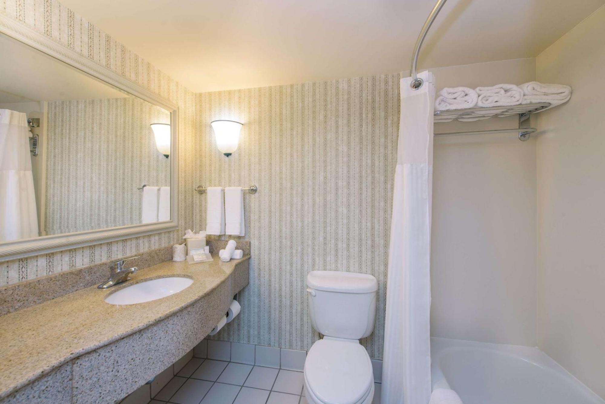 Hilton Garden Inn Fishkill Bagian luar foto
